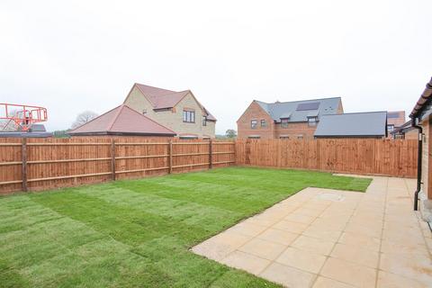 4 bedroom detached house to rent, Baker Crescent, Radley