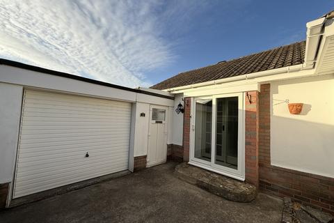 2 bedroom detached bungalow for sale, Steepleton Road, Broadstone