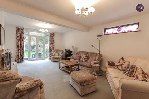 3 bedroom bungalow for sale, Rosecroft Drive, Hertfordshire WD17