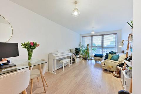 1 bedroom flat to rent, Garratt Lane, Wandsworth Town, London, SW18