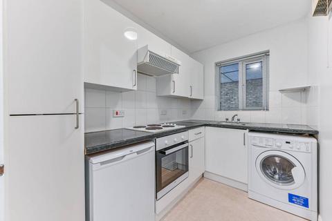 Studio to rent, Overton Road, Sutton, SM2