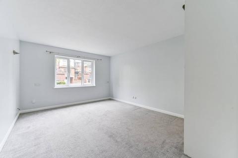 Studio to rent, Overton Road, Sutton, SM2