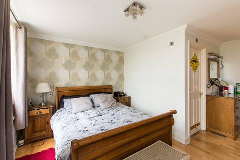 3 bedroom flat for sale, Kennington Lane, Kennington, London, SE11