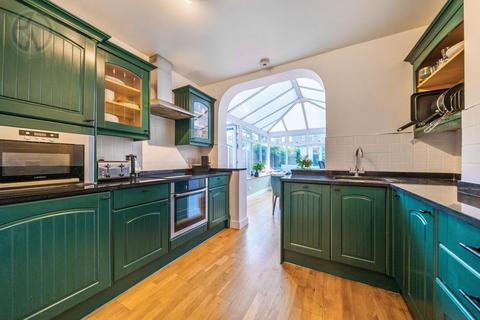 15 Warren Road, London, SW19 2HY