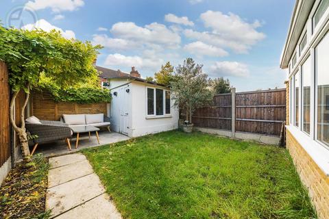 15 Warren Road, London, SW19 2HY