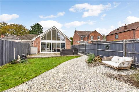 95 Fleet End Road, Warsash, Southampton, SO31 9JH