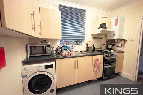 3 bedroom flat to rent, Broadlands Road