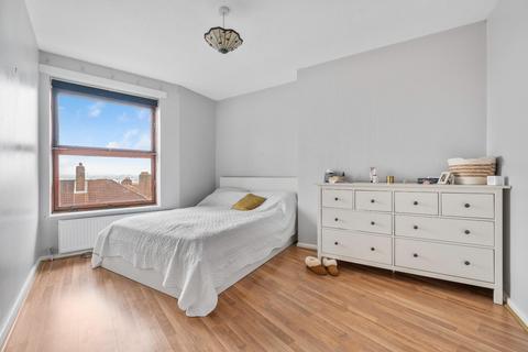 1 bedroom flat for sale, Harrington Hill, London, E5