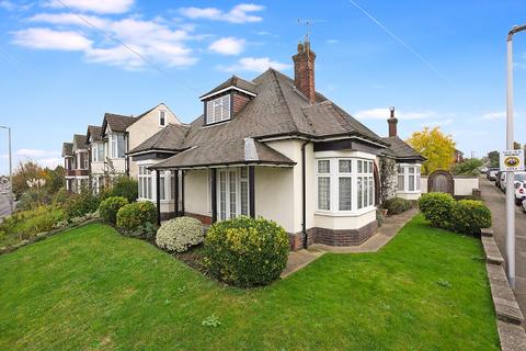 5 bedroom chalet for sale, Century Road, Rainham