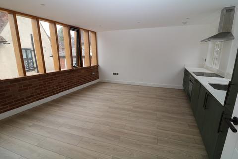 2 bedroom flat to rent, North Street, Dorking