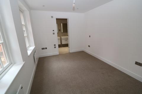 2 bedroom flat to rent, North Street, Dorking