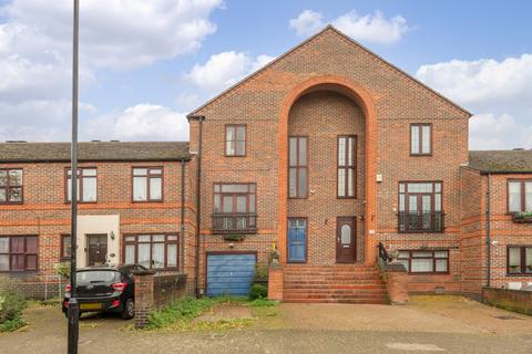 4 bedroom terraced house for sale, Peridot Street, London