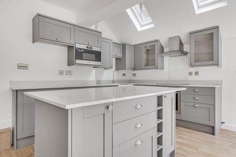 2 bedroom flat to rent, Waldemar Avenue, London