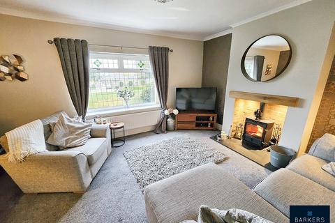 4 bedroom semi-detached house for sale, Oxford Road, Gomersal