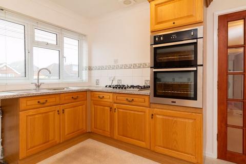 9 Birch Way, Warlingham, CR6 9DA