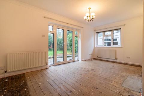 9 Birch Way, Warlingham, CR6 9DA