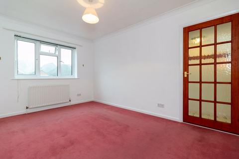 9 Birch Way, Warlingham, CR6 9DA