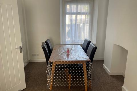 3 bedroom terraced house to rent, Norfolk Street, Swansea, SA1