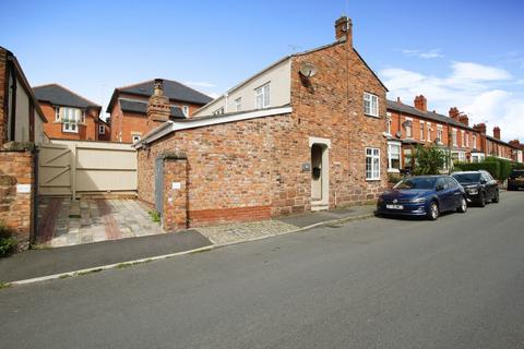 4 bedroom detached house to rent, Filkins Lane, Chester CH3