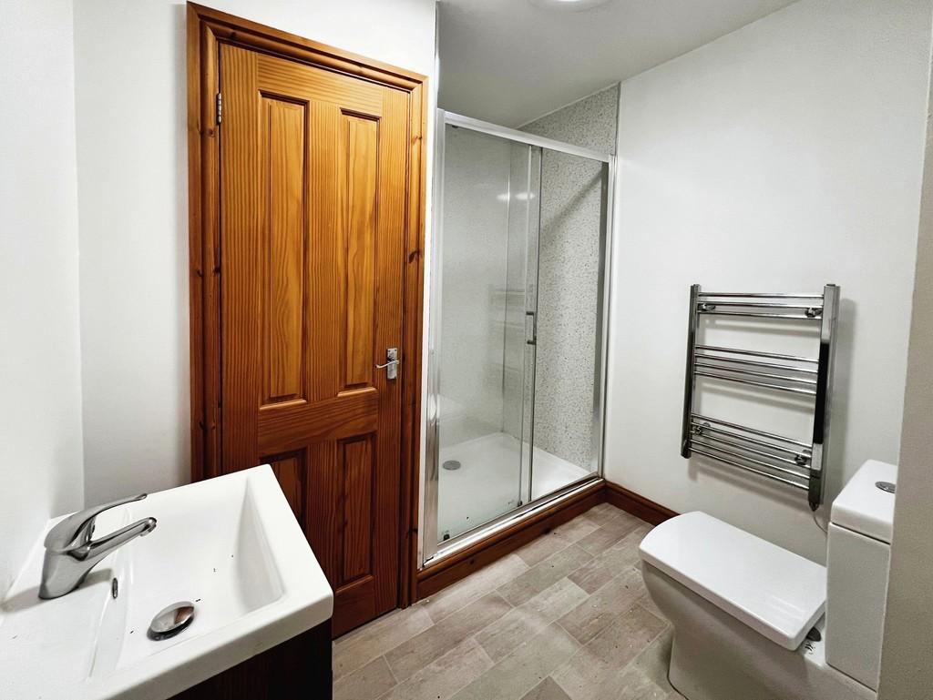 76f97977-Bathroom