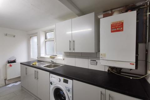 4 bedroom terraced house to rent, Queens Road, Southall