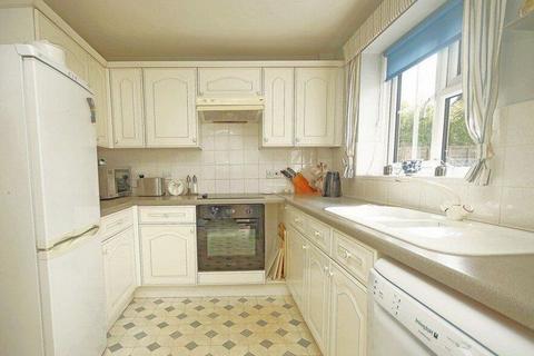 2 bedroom terraced house to rent, Ropeland Way, Horsham