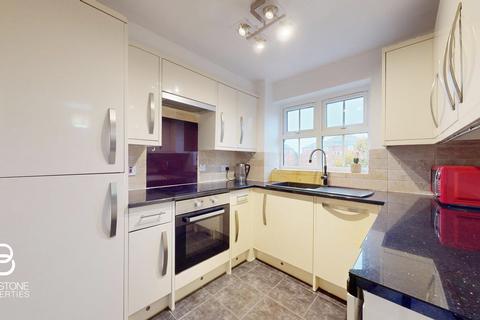 2 bedroom flat to rent, Massingberd Way, London