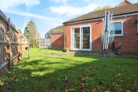 1 bedroom bungalow for sale, Rochfords Gardens, Slough