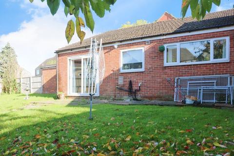 1 bedroom bungalow for sale, Rochfords Gardens, Slough