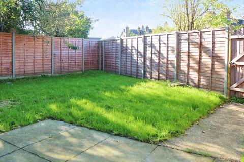 1 bedroom bungalow for sale, Rochfords Gardens, Slough