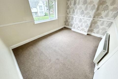 2 bedroom flat for sale, Whinacres, Conwy