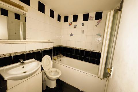 Flat D, 1 - 3 Lansdowne Square, Northfleet, Gravesend, DA11 9LX