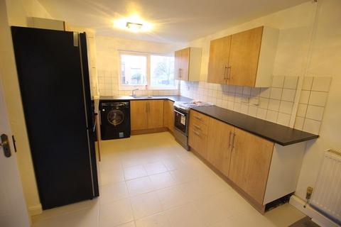 3 bedroom terraced house to rent, Selbourne, Telford