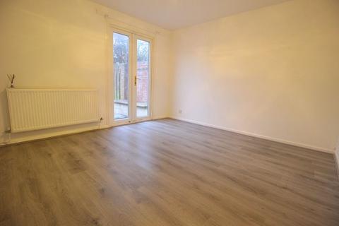 3 bedroom terraced house to rent, Selbourne, Telford