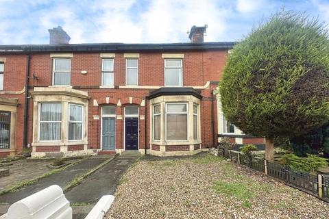 3 bedroom terraced house for sale, Manchester Road, Bury