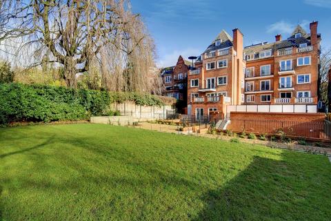 3 bedroom flat to rent, Fitzjohns Avenue, London