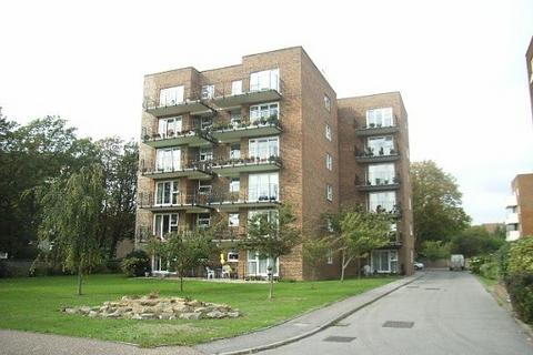 2 bedroom flat to rent, Grand Avenue