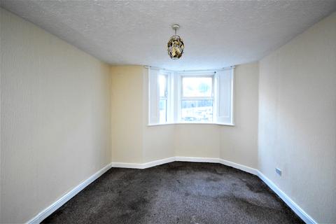 2 bedroom flat to rent, George Street, Ryde, PO33