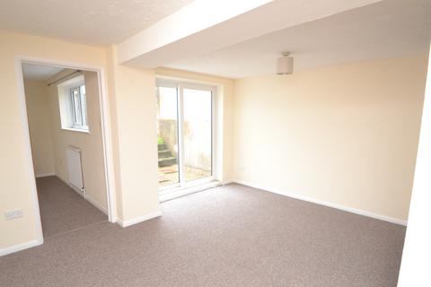 2 bedroom flat to rent, George Street, Ryde, PO33