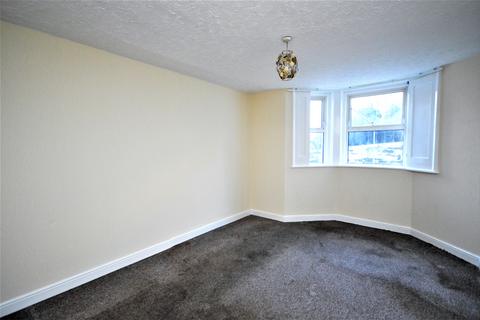 2 bedroom flat to rent, George Street, Ryde, PO33