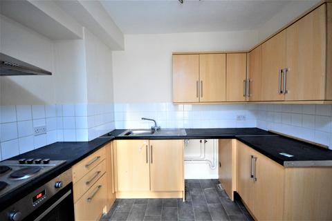 2 bedroom flat to rent, George Street, Ryde, PO33