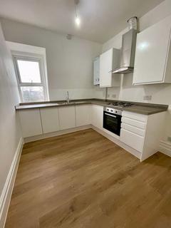 2 bedroom apartment to rent, Beautifully Refurbished Two-Bedroom Flat near Boscombe Beach with Parking