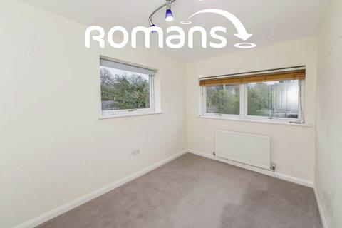 3 bedroom end of terrace house to rent, Victoria Road