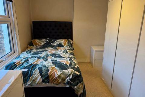 1 bedroom flat to rent, A double room in St Marks Road, Windsor