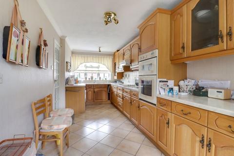 6 Leycester Close, Windlesham, GU20 6JR