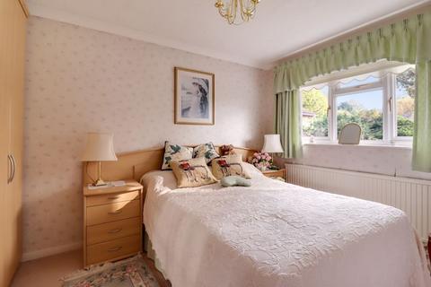 6 Leycester Close, Windlesham, GU20 6JR