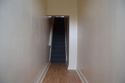 2 bedroom flat to rent, Chapel Street, Leigh