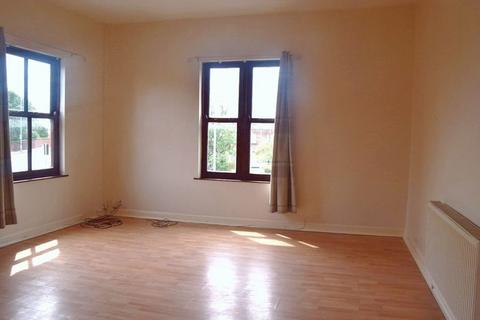 2 bedroom flat to rent, Chapel Street, Leigh