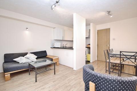 1 bedroom apartment to rent, Transom Square, London