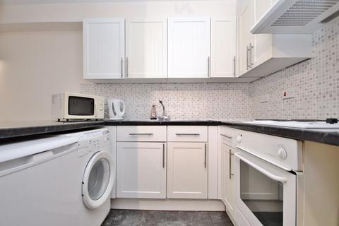 1 bedroom apartment to rent, Transom Square, London